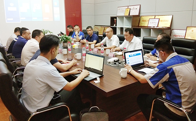 校領導章丘區(qū)領導在山東居邦源機械集團董事長景奉國的引領下進行座談 校領導章丘區(qū)領導在山東居邦源機械集團董事長景奉國的引領下進行座談